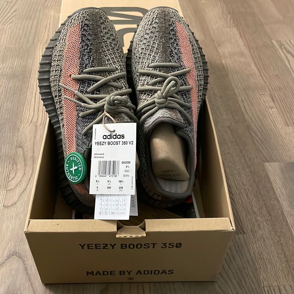 Yeezy Boost 350 V2 Ash Stone